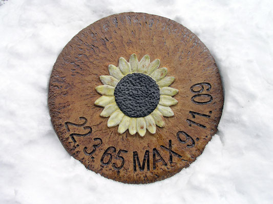 Grabplatte mit Sonnenblume