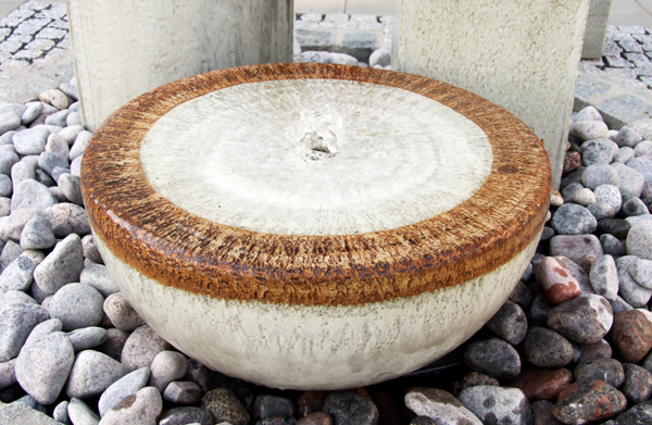 Keramik Brunnen, Halbkugel Quellstein ø ca. 50 cm grau natur glasiert