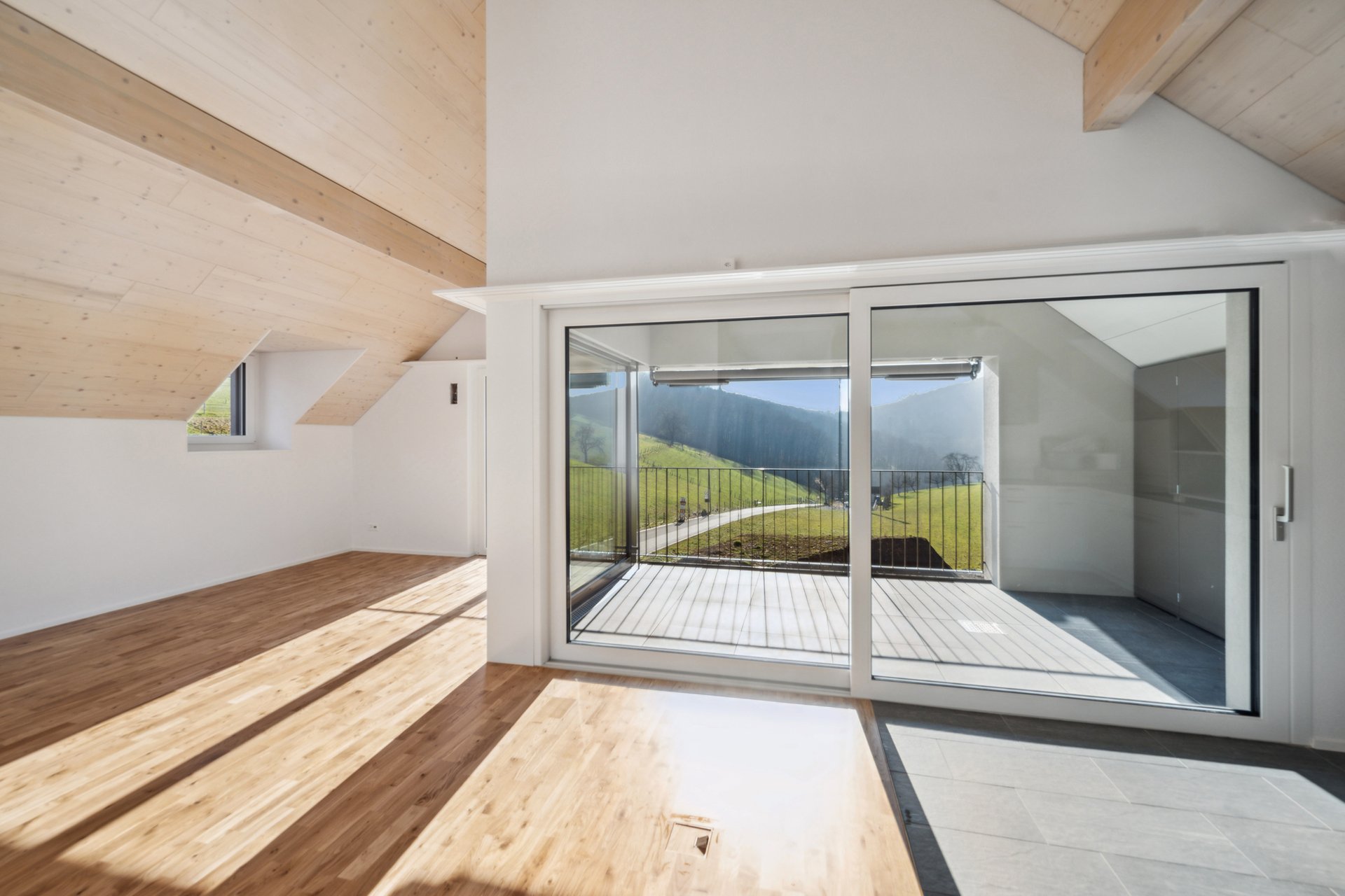 Wohnen/Loggia 3.5-Zi Dachwohnung Haus A