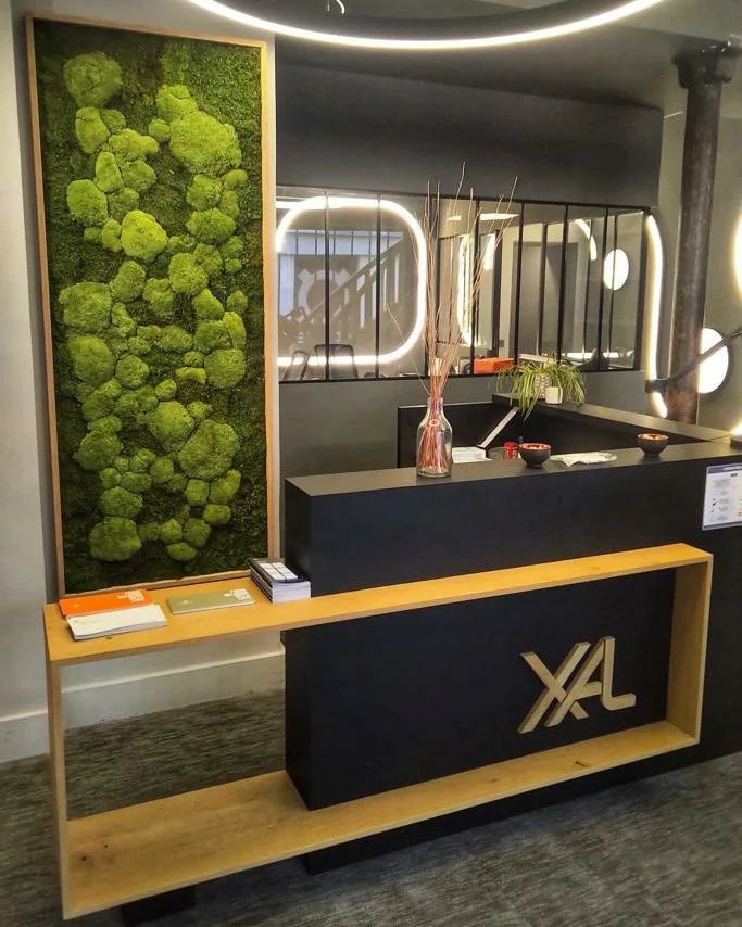 Tableau sur mesure en mousse stabilisée pour ce showroom du Marais