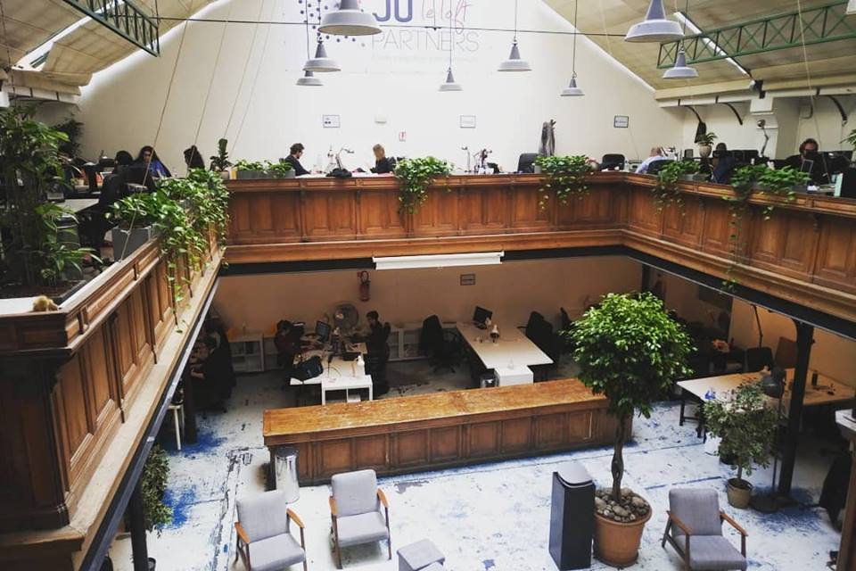 Paysagiste d'intérieur: Végétalisation de cet ancienne usine reconvertie en incubateur de startup parisien