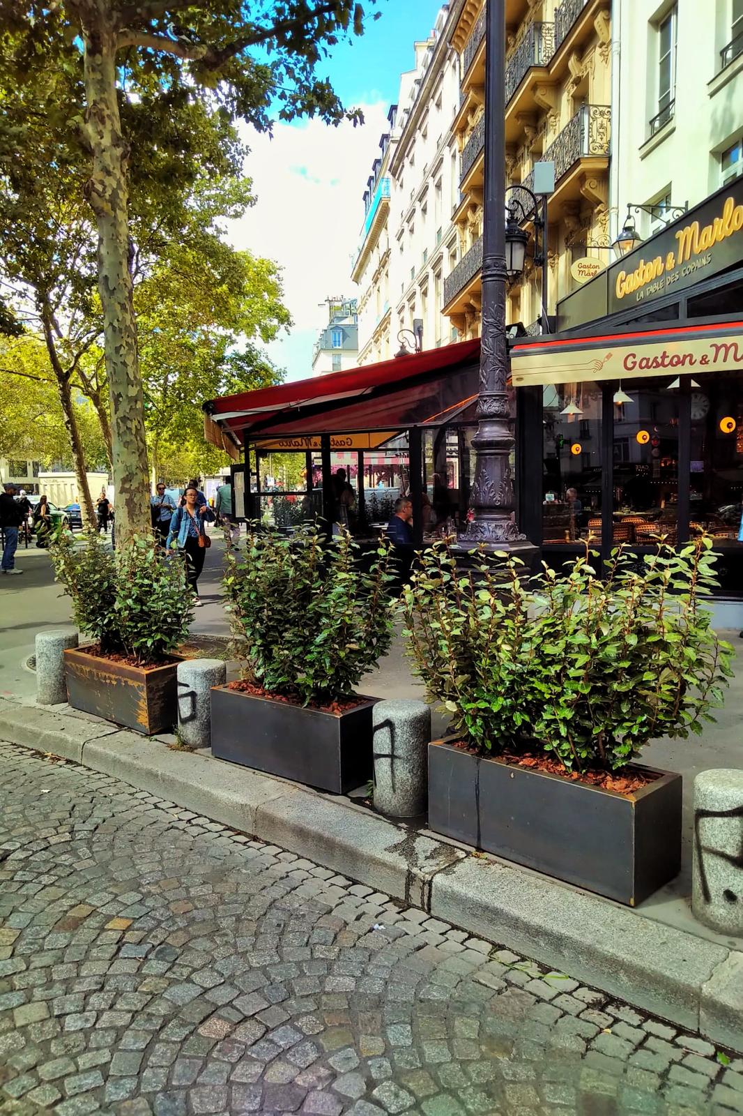 Jardinières en acier CORTEN pour ce restaurant