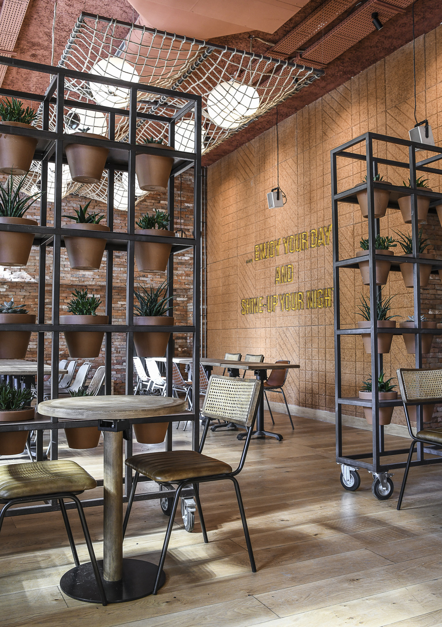 Etagère végétal pour cloisonner l'espace