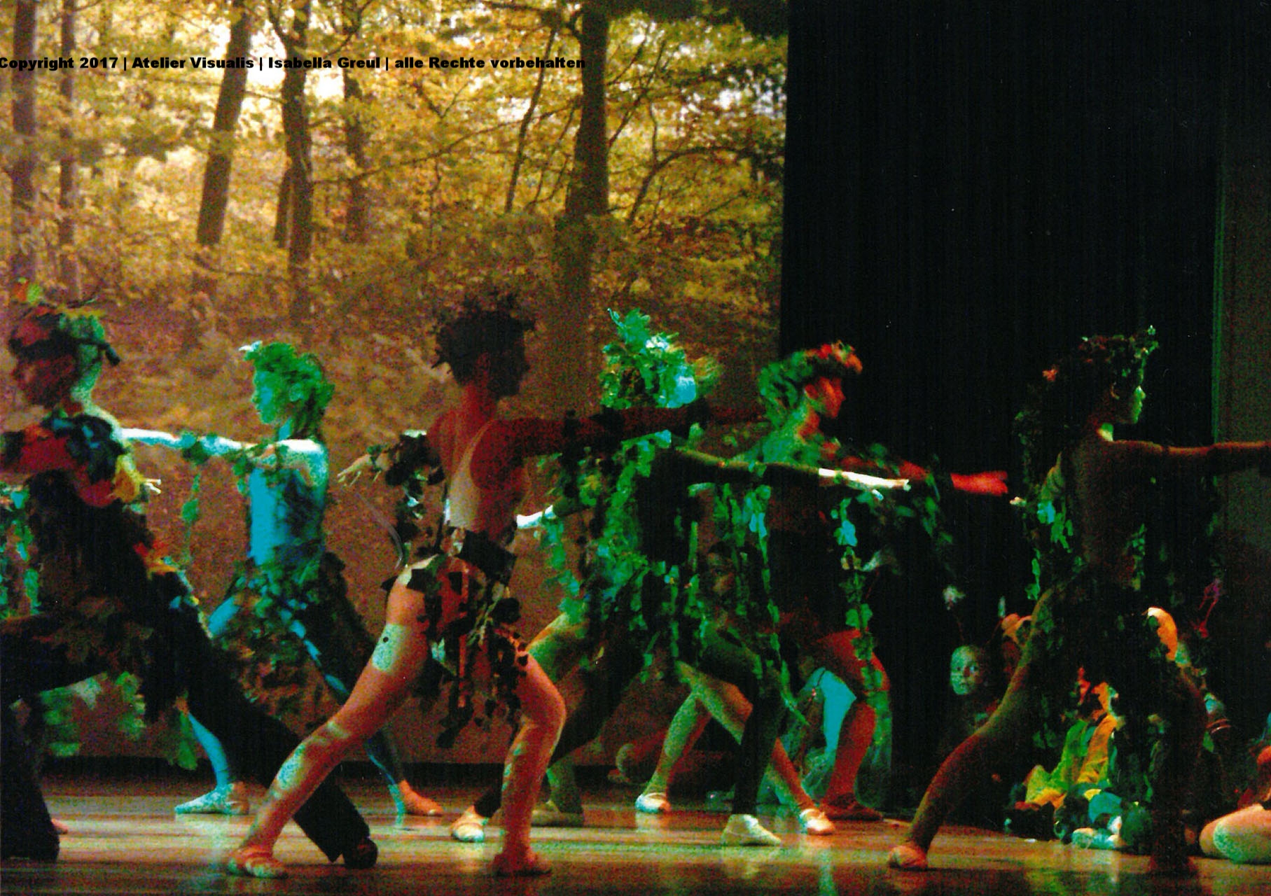 Foto der Premiere Ballett Hänsel und Gretel Bäume