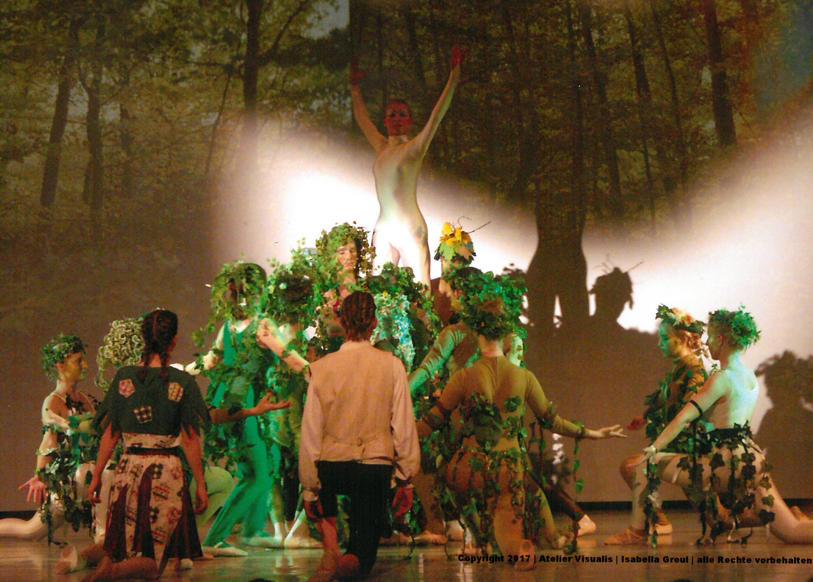 Foto der Premiere Ballett Hänsel und Gretel Bäume