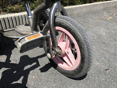 一輪車を再利用した三輪車