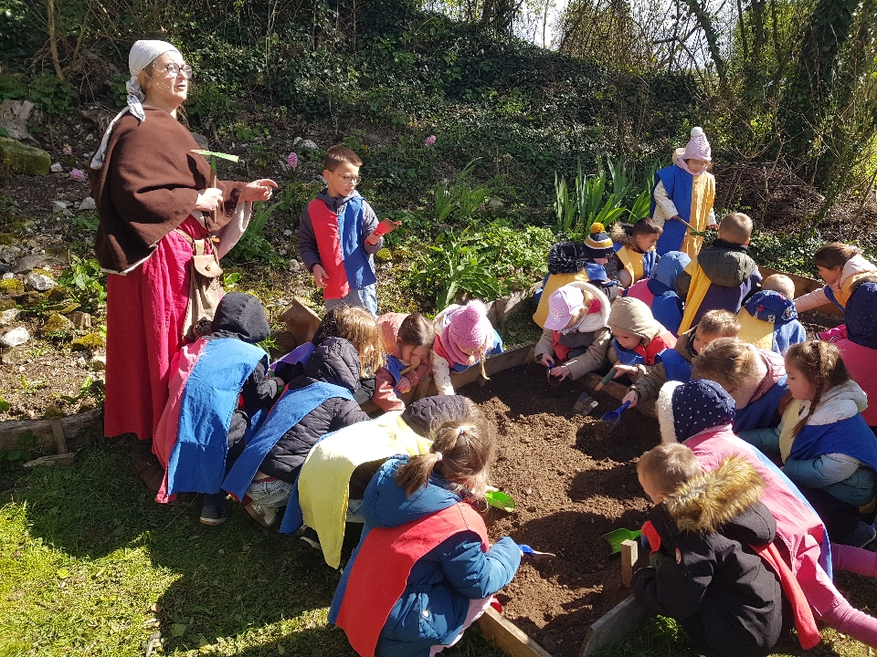 château d'Eaucourt jardin médiéval visite pédagaogique école maternelle, Somme Picardie