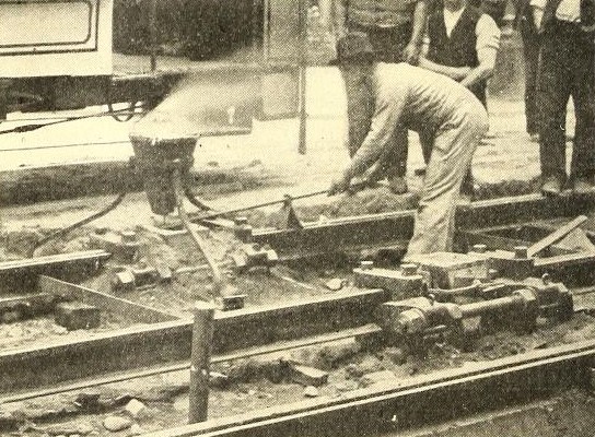 Welding tram tracks at Dresding using alumino-thermics by Dr. Hans Goldschmidt