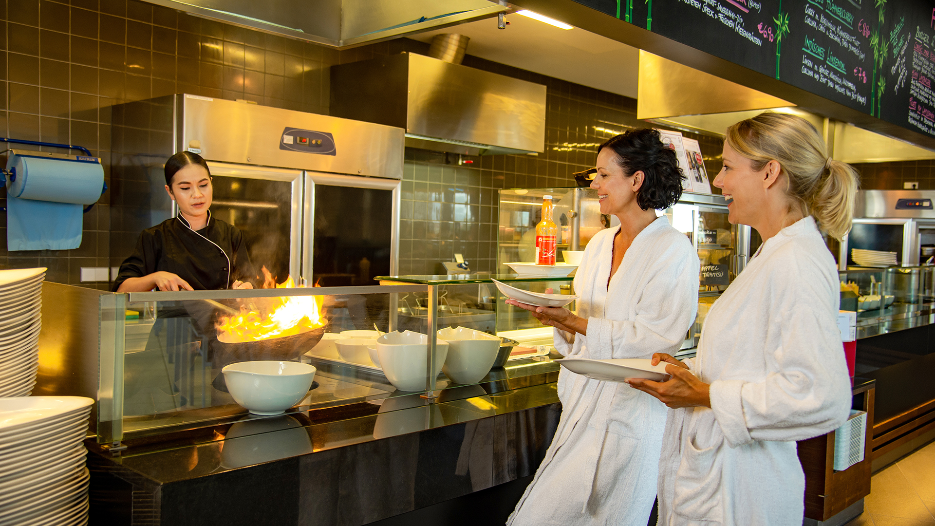 In den Restaurants werden auch Wok-Gerichte kredenzt.