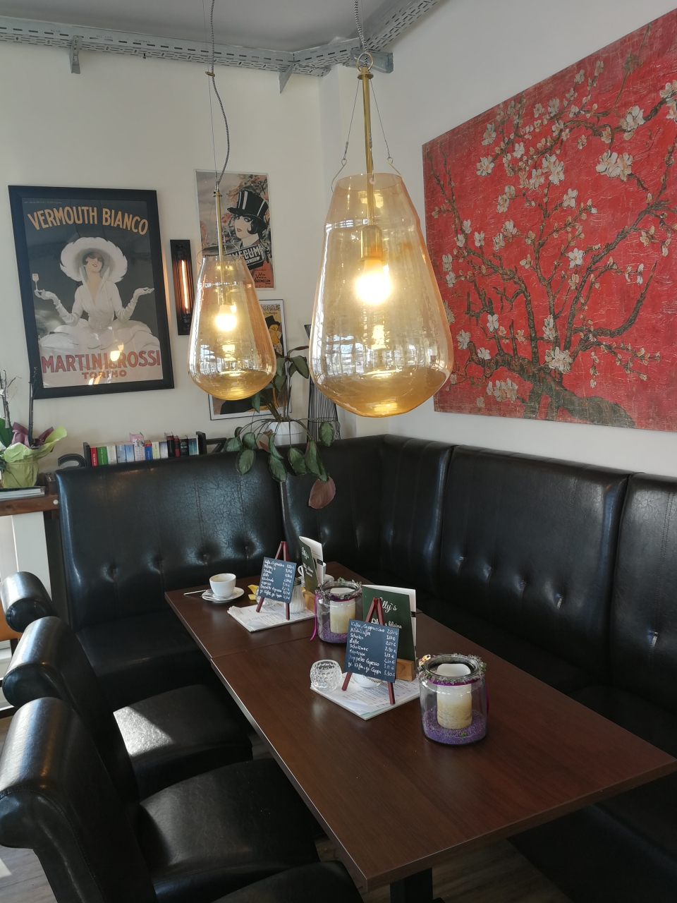 Herzlich willkommen im Lilly`s Cafe & More in Raunheim Herzlich willkommen im Lilly`s Cafe