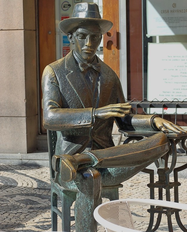 Photo MB Lisbonne - Statue de l'homme assis