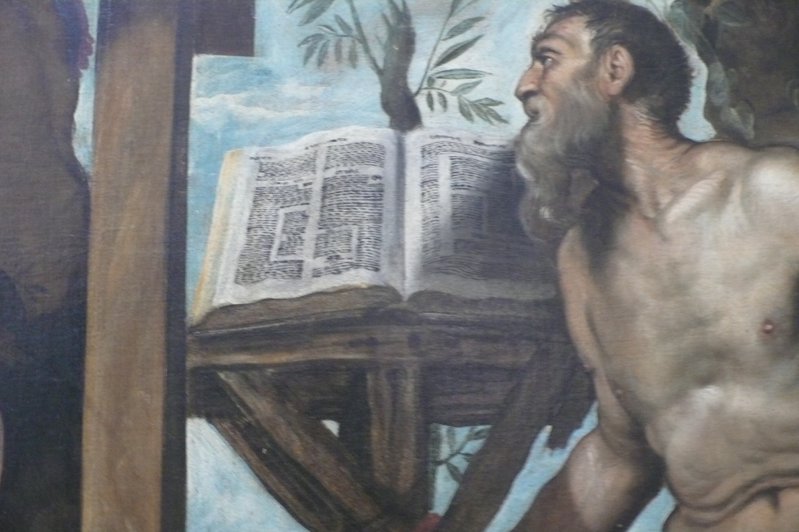 idem, Detail der aufgeschlagenen hebräischen Bibel (Tenach mit Kommentaren)