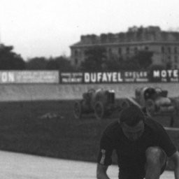Parc des Princes in Paris 1912 :Fahrernummern auf dem rechten Arm