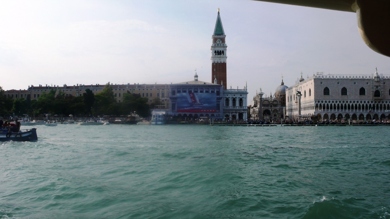 La pubblicità da molto lontano