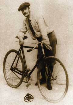 Lyonel Feininger (1871-1956) mit Fahrrad