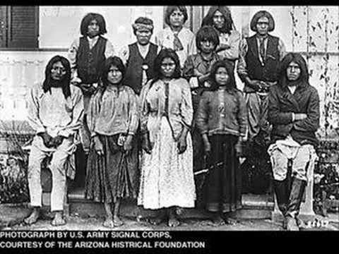 Waffen und Werkzeuge der Apache Indianer