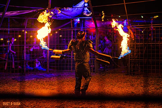 Rotten Raptor Walkingact Endzeit Wasteland Postapokaplyspe Bühnenshow Feuershow Showcar Mad Max