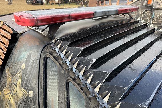 Rotten Raptor Walkingact Endzeit Wasteland Postapokaplyspe Bühnenshow Feuershow Showcar Mad Max