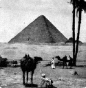 La Pyramide de Khéops H: 146,5 m ; Base : 230,35 m de côté; Vol.: 2 592 341 m3