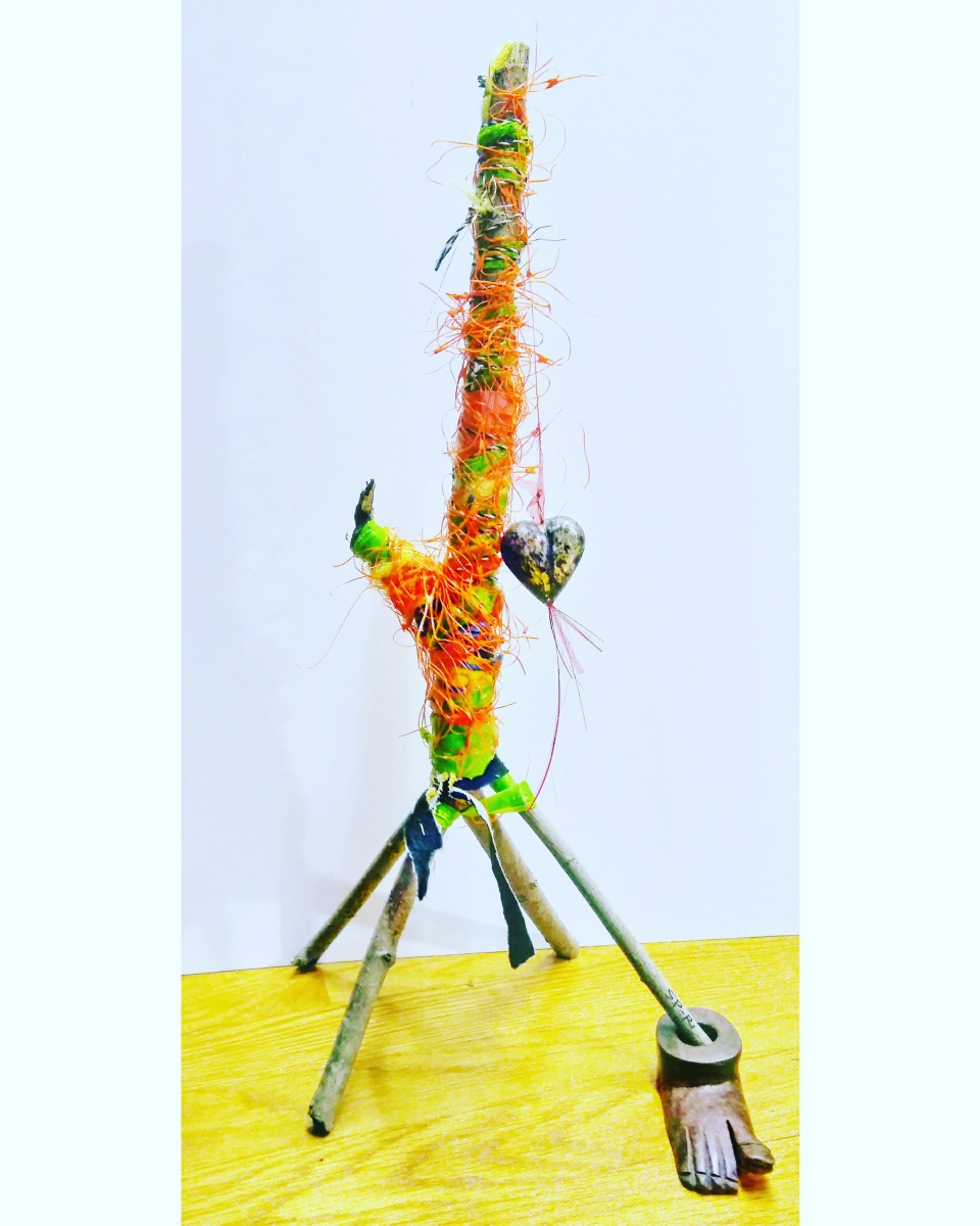 Metida de Pata. Fiber sculpture/assemblage. Sandra Pérez-Ramos.