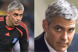 Sembrano uguali ma uno è americano (Clooney), l'altro è greco (Nikopolidis)