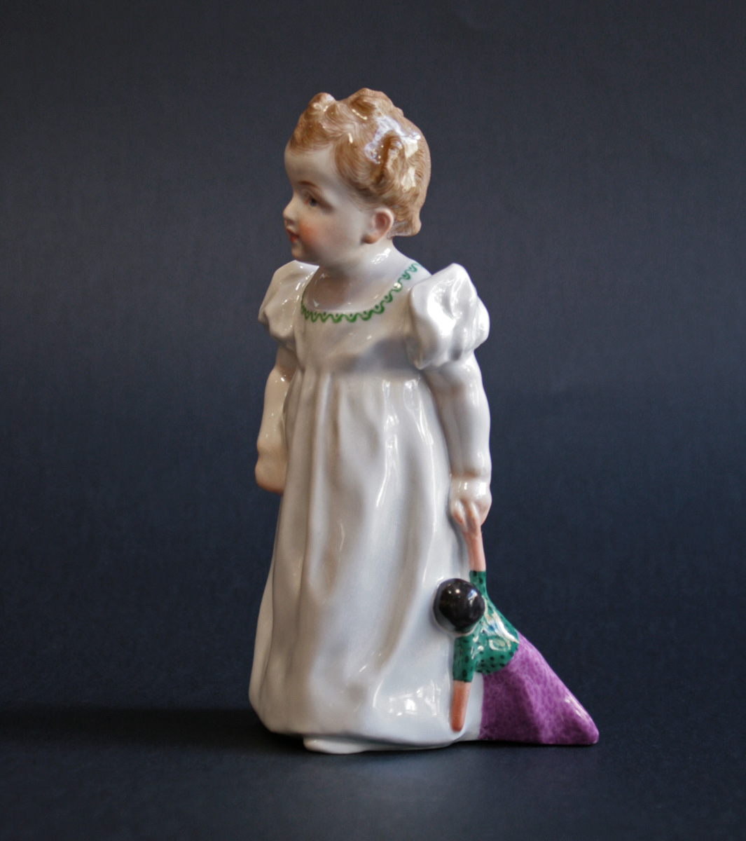 Hentschelkind, Mädchen mit Puppe