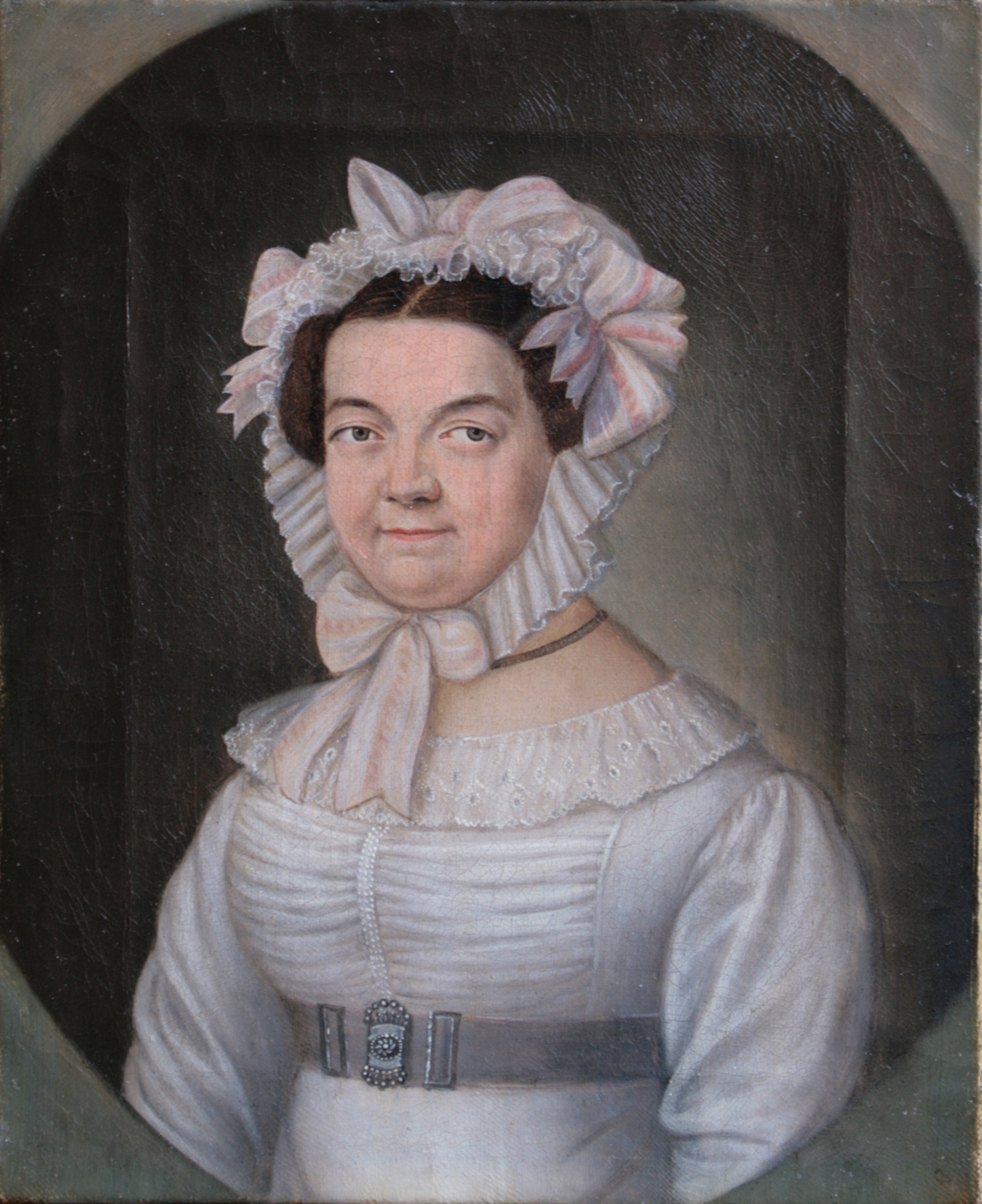 Junge Dame in volkstümlicher Tracht
