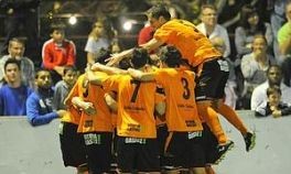 Los jugadores del Alavés celebran el gol de Viguera. Foto: El Correo.