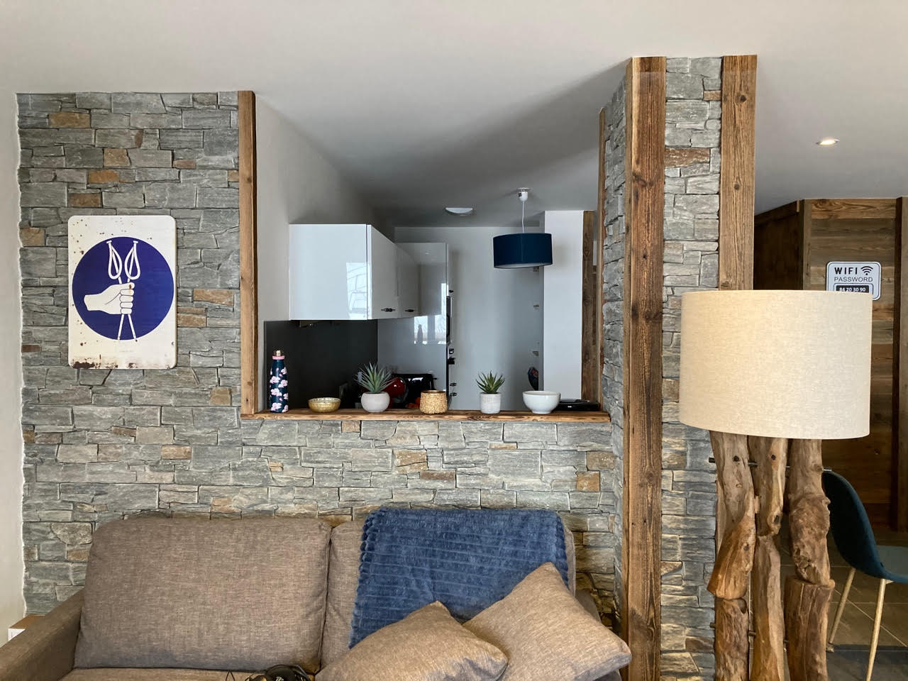 Panneau de ski bois tenez vos batons dans la main pour decoration montagne chalet hiver