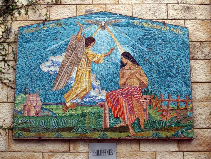 Peintures, fresques et mosaïques ornant la Basilique. Offertes par les Eglises du monde entier et exprimant chacune à sa manière le Mystère de Nazareth.