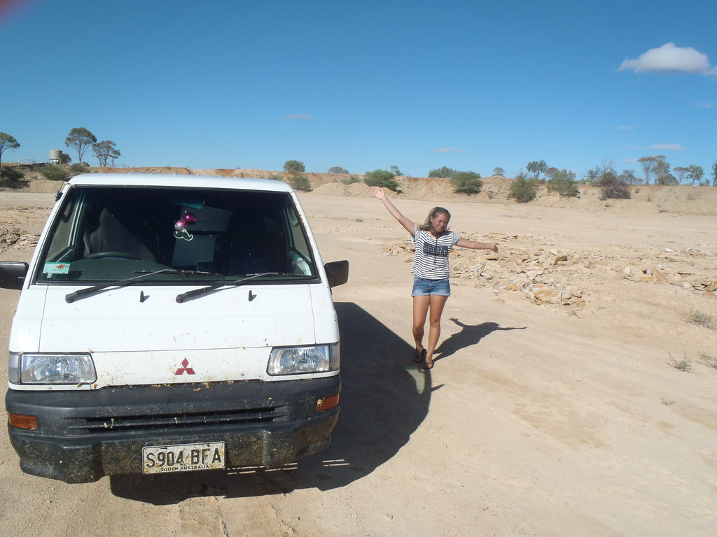 petite pause dans le désert pour chercher des fossiles (on en a trouvé mais ils étaient moches !)