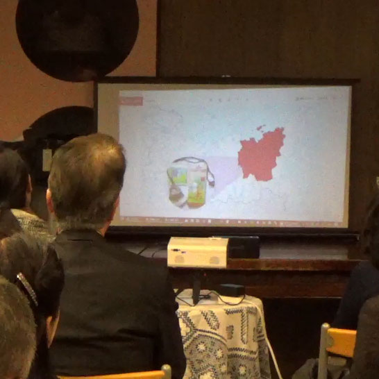 古事記のお話の途中で、なぜかシベリアのサハ共和国の地図が登場！これは古事記の序文にまつわるお話。さて、一体どんなお話だったでしょうか？黄泉国。ヤマタノオロチ。古事記。日本神話。出雲。影絵。影絵アニメーション。影絵作家。しらみずさだこ。japanese_myth_legend