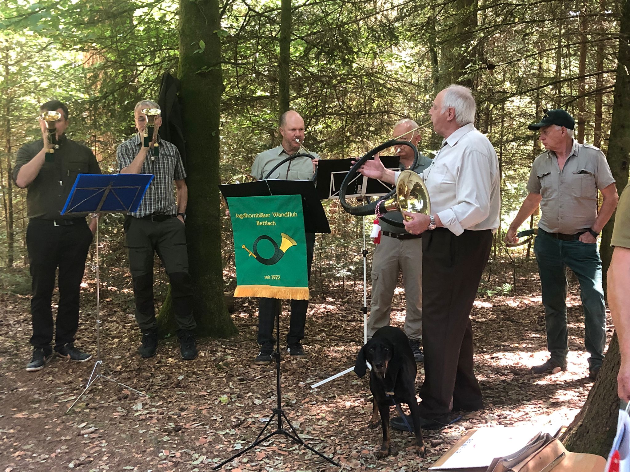 Musikalische Umrahmung des Jagdhornbläsercorps Wandfluh