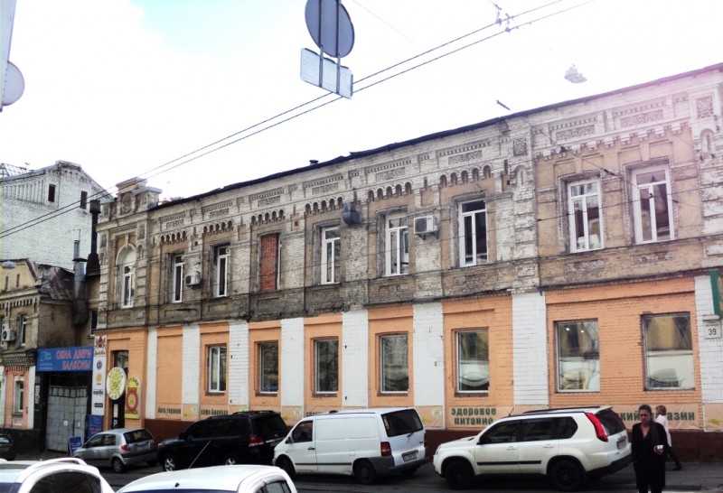 здания колбасной фабрики с улицы Дмитриевской.