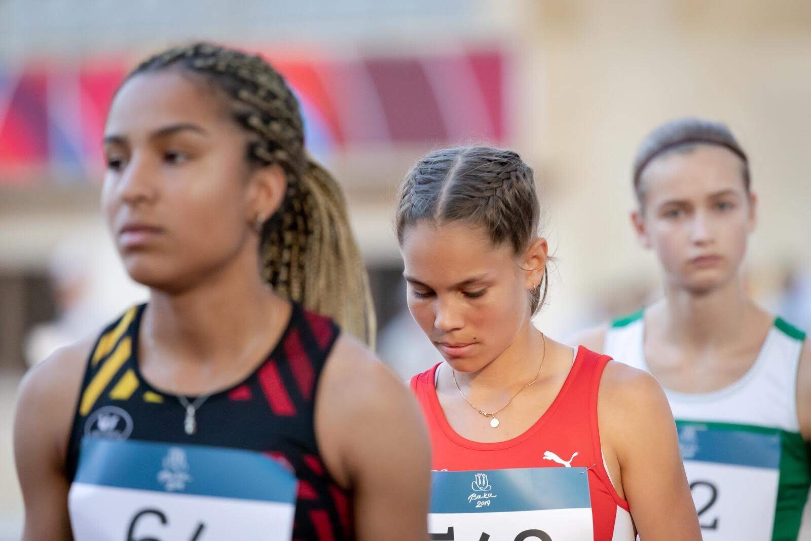 Lea Ammann am Start vor dem 400-Meter-Finallauf.