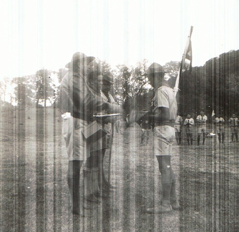 Recibiendo el primer lugar la tropa Quinta en manos de Julio Emilio Aparicio (La Picuda)