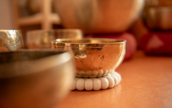 Klangschalenmassage in Freiburg - Entspannung mit Klang