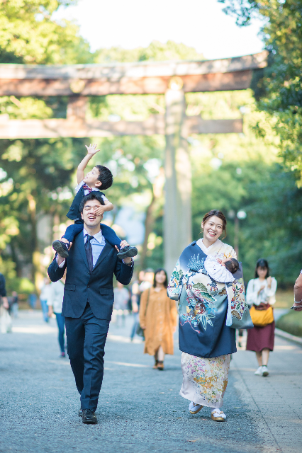  お宮参り写真　お宮参り撮影　初宮参り　出張撮影　出張カメラマン　明治神宮　ロケーションフォト　ロケーション撮影　家族写真