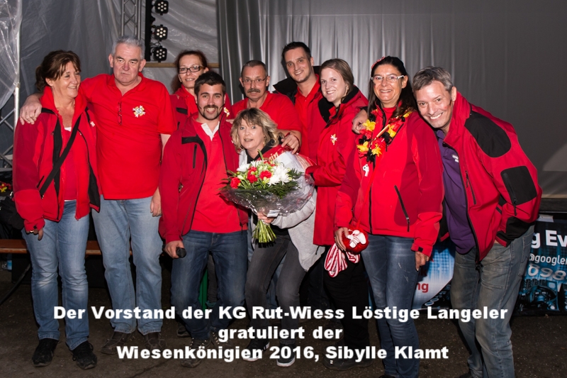 v.l.n.r.: Ute Pfeiffer, Horst Fischer,Marion Neumann, Tom Pfeiffer, Rohnny Renquin, Wiesenkönigin 2016 Sibylle Klamt, Marco Geister, Anika Geister, Glücksfee Sylvia Unkelbach, Jürgen Becker --- Foto zum Download am Ende der Seite