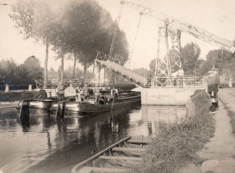 View of the North Holland Canal between Amsterdam and Den Helder, ca.1934