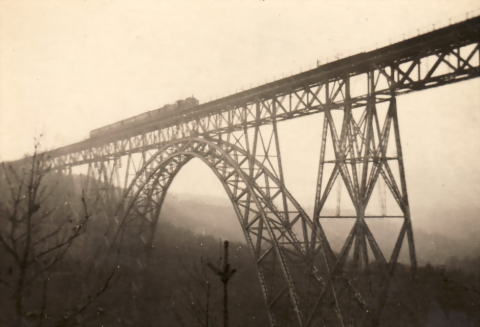 The Müngstener Bridge over the Wupper, around 1930