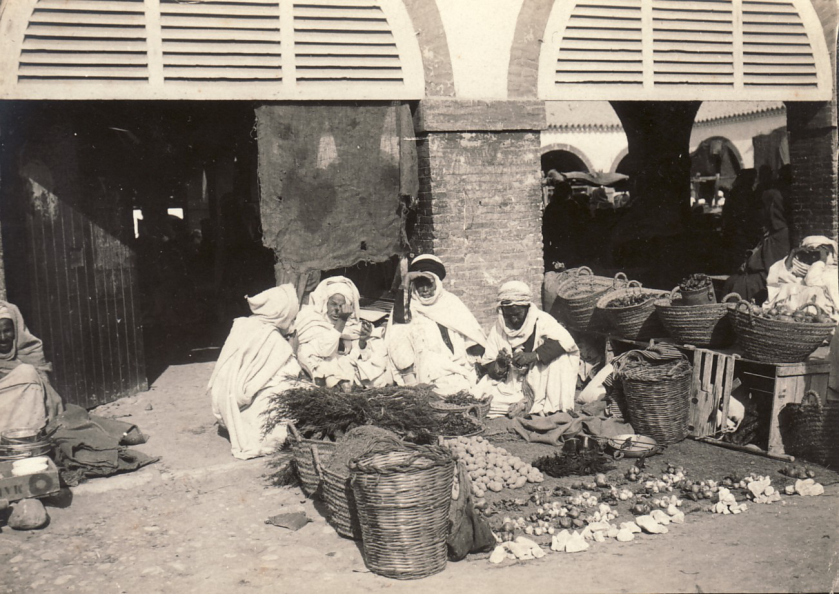 Bowien - Biskra market in Algeria, 1934 