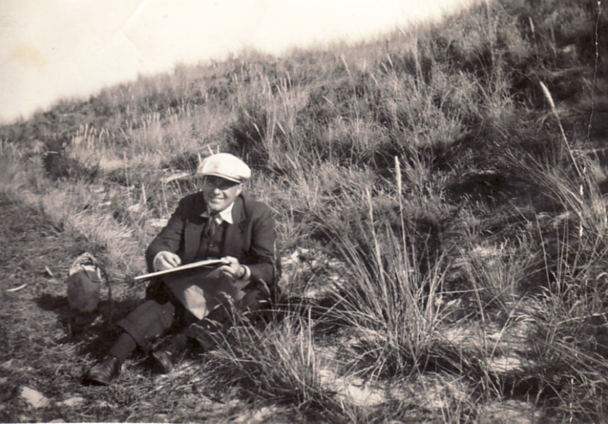 Erwin Bowien painting in the dunes near Egmont, 1935