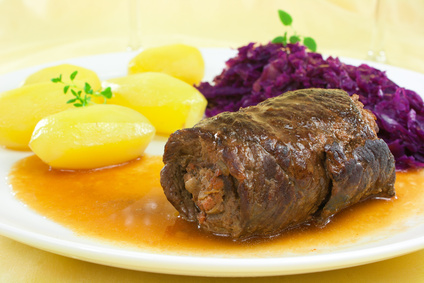 Rinderroulade vom Angusrind mit Rotkohl und Salzkartoffeln