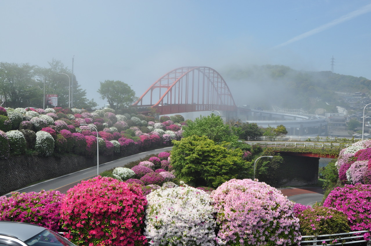 霧の中の広島県呉市音戸大橋