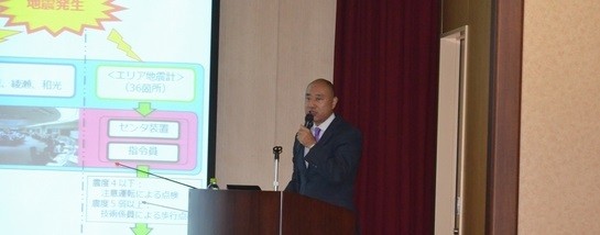 講演中の木暮先生
