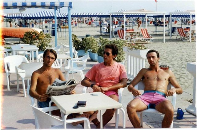 Stagione balneare 90-91: Gianluca Rossi (qui in veste di Kim Rossi Stuart), Fabrizio Pachino (prima di diventare il Rigido) e Michele Coluccini (prima di diventare per una stagione il nostro Balleri). (Courtesy by Cocchino Press)