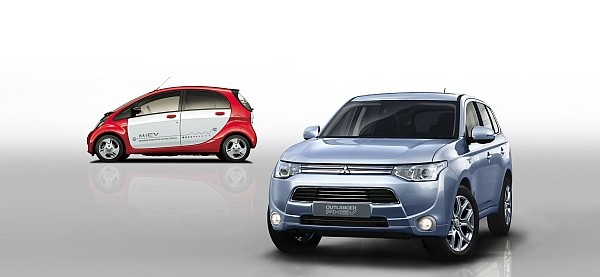 Outlander PHEV (rechts) und Mitsubishi i-MiEV