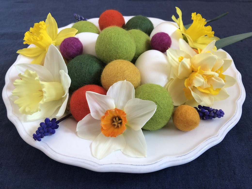 felt balls easter eggs daffodils easter decoration osterdekoration osterdeko spring decoration