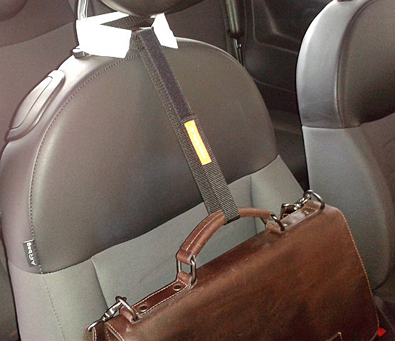 Sicher unterwegs mit dem Taschenhalter fixillo - Sicherheitsgurt für  Taschen im Auto